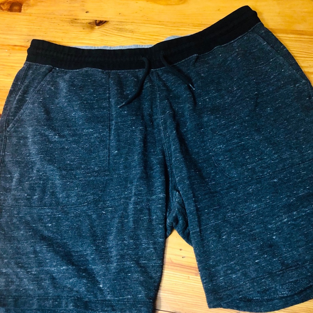 OLD NAVY MENS SHORTS - XL